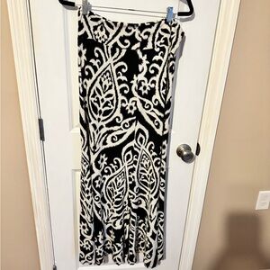 Elegant Black and White Patterned Skirt